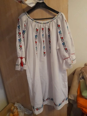 Rochie tradițională cu broderie Marimea 50-52 Nu a fost folosita decat probata Ofer livrare doar in 