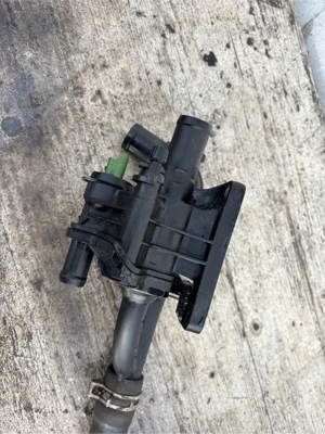 Egr cu racitor de gaze,termostat ,senzor ax came ford focus 3  1.6 diesel - imagine 3