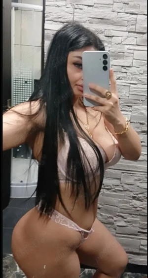 Nouă în orașul tau Bruneta sexy