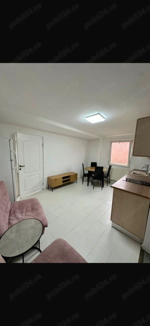 Inchiriez apartament la casa