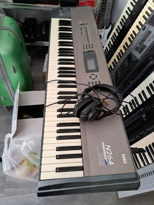 Vând sintetizatoare