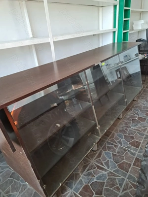 Vând vitrine pentru magazin 
