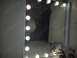 Oglinda make up cu lumini