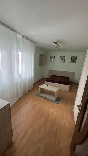 PROPRIERAR închiriez garsoniera, 38 mp,  zona Mall