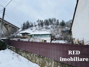 Casă cu teren 630 mp în Gura Văii   Construcție solidă   La 600 m de E70