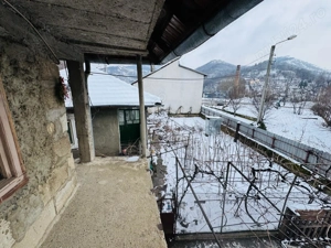 Casă cu teren 630 mp în Gura Văii   Construcție solidă   La 600 m de E70 - imagine 5