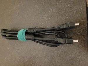 Cablu HDMI (High-Definition Multimedia Interface).