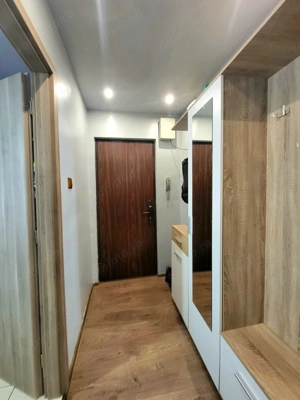 Apartament 3 camere de vanzare, 2 băi, decomandat, etaj 1, Aradului