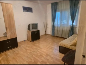 Proprietar, vând apartament decomandat