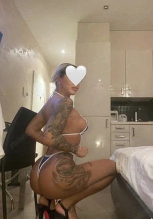 Blondă sexy xxx - imagine 3