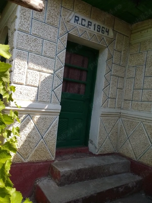 vând casă locuibila 