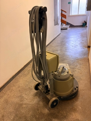 Vând mașina monodisc Nilfisk - imagine 2