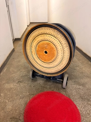 Vând mașina monodisc Nilfisk - imagine 4