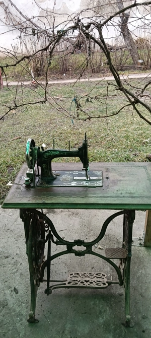 Vând mașină de cusut singer