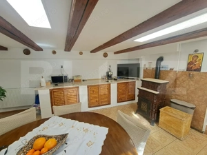 Casă săsească renovată integral, 2200 mp teren, ideală pentru două familii  - imagine 7