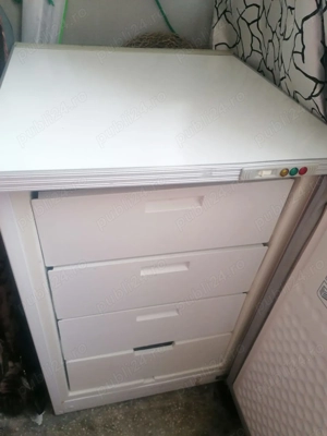 Vând congelator 3 sertare