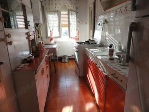 Apartament 3 camere decomandat, 2 bai, 2 balcoane, etaj 2 zona Vlaicu, 79 mp, centrala pe gaz - imagine 7