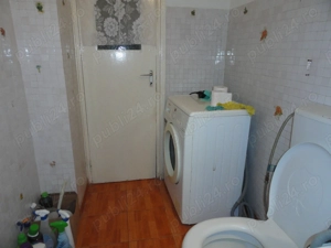 Apartament 3 camere decomandat, 2 bai, 2 balcoane, etaj 2 zona Vlaicu, 79 mp, centrala pe gaz - imagine 11