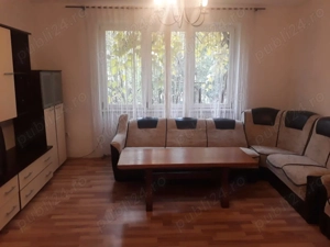 Apartament  decomandat, la parter, 3 camere, pivnita, garaj ,gradinuta 