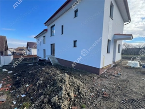 Casa individuala 4 camere 2 bai teren 300 mp zona Sura Mica Sibiu - imagine 19