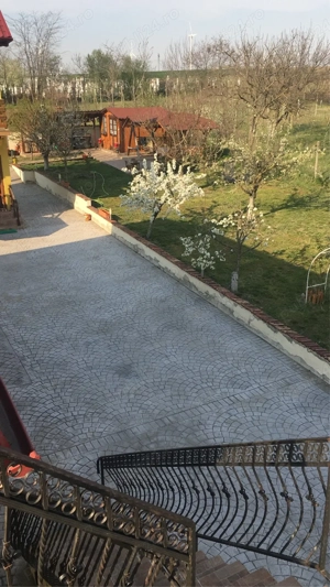 casa de vanzare , zona foarte linistita , frumos amenajata ! - imagine 10