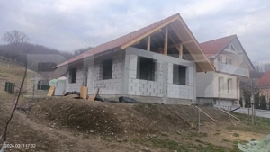 Casă cochetă cu priveliște panoramică și grădină generoasă – Lângă Pădure 