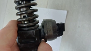 Vand Injectoare Passat B6,2.0TDI, cod motor BMP  - imagine 3