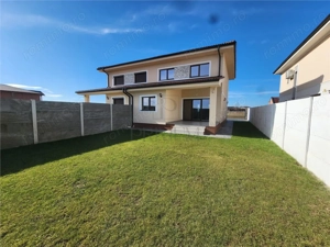 Duplex deosebit - finalizat - perete dublu - dormitor la parter - curte amenajata