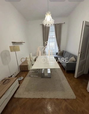 Apartament cu 2 camere ,2 boxe ,parcare curte interioara renovat