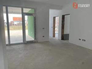 Apartament cu 3 camere si curte de 71 mp - Dumbravita