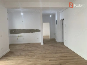 Apartament cu 3 camere si curte de 71 mp - Dumbravita