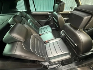 Volkswagen Tiguan R-LINE - 2.0 Bi-TDI   240cp   4x4   DSG   Bord digital   Keyless   Pano   Camera  - imagine 14