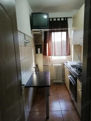 închiriez apartament cu trei camere în zona Vest  - imagine 5