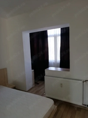 închiriez apartament cu trei camere în zona Vest 