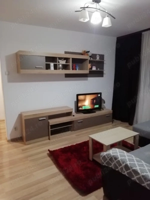 închiriez apartament cu trei camere în zona Vest  - imagine 1