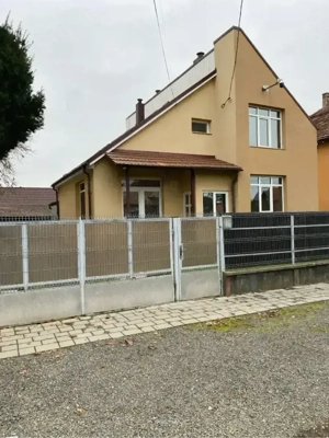 casa chirie in livada foarte aprope de centru