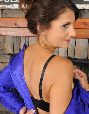 Nouă în orașul tău 44ani 62 kg sâni nr 3 Claudia milf îmi place să facem dragoste 