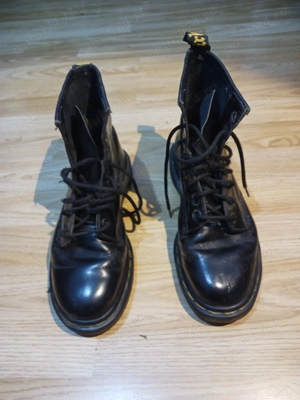 nr 38 Dr Martens bocanci originali, made in England