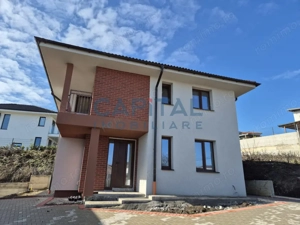 Casa superba, panouri fotovoltaice, standarde NZEB - imagine 2