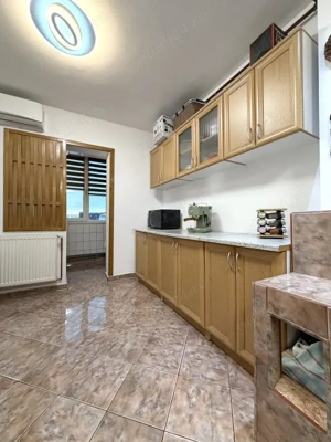 Proprietar vând apartament cu 2 camere etaj 4