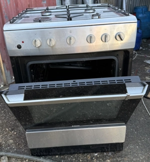 Aragaz Zanussi inox 4 ochiuri și cuptor, aprindere electrică 