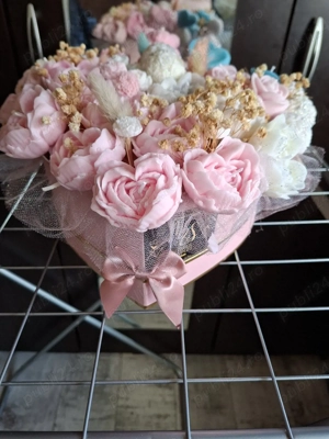  Cadouri Handmade deosebite: Aranjamente Lumânări Parfumate și Opincuțe Tradiționale (Iași)