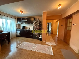 De vânzare / Închiriere – Apartament 3 camere decomandat - imagine 5