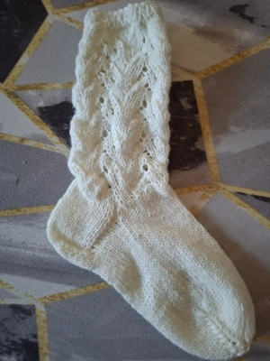 Șosete albe lucrate manual   Model deosebit pentru Portul Popular (Ia