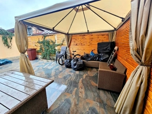 De vanzare - Casa 2 camere, renovata - singur in curte -Piata Centrala