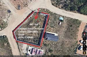 Teren  441 mp Inchis integral   inclusiv utilitati trase in curte