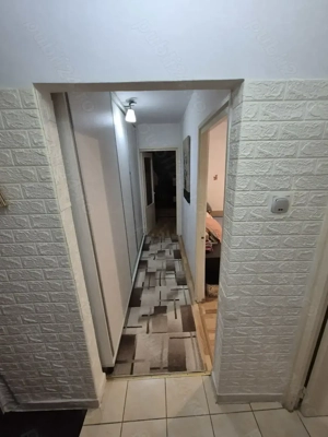 Vand apartament 2 camere,  decomandat, ULTRA CENTRAL, etaj 4  - imagine 2