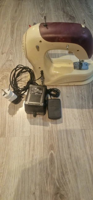 Mașină de cusut  - imagine 3