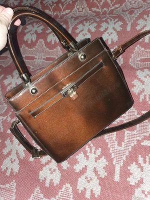 Vand diferite poșete 