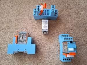 Releu comanda automatizari cu soclu Comat Releco 24V 5A 4 poli